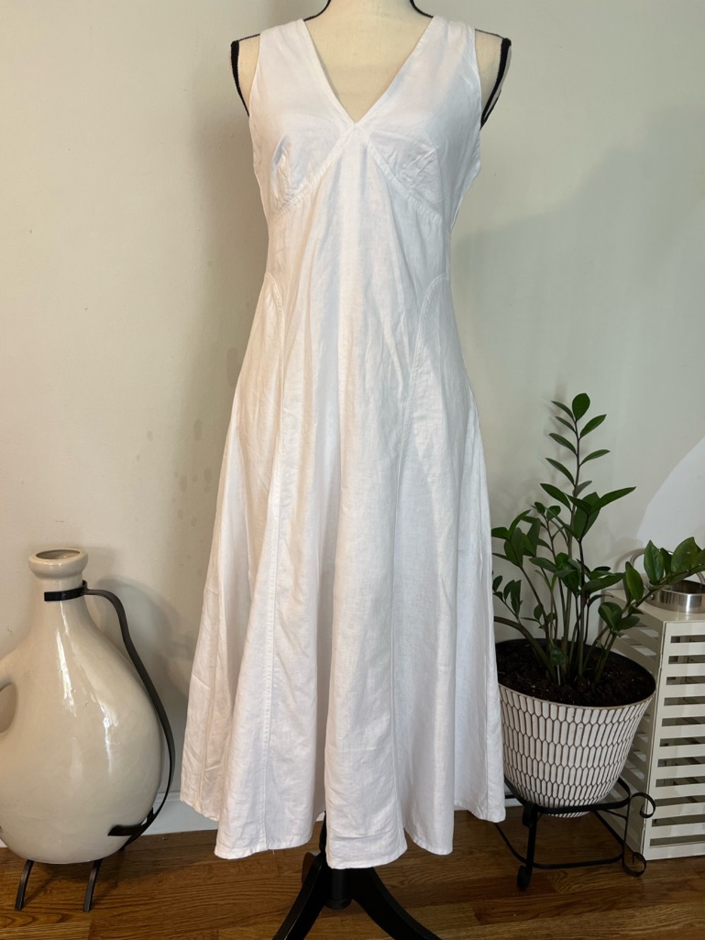 Banana Republic White V-Neck Midi Dress - Picture 14 of 16